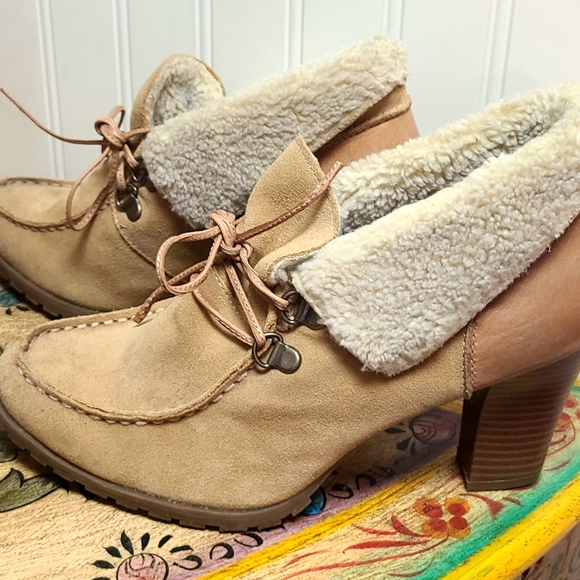 Ruff Hewn "Willow" Heeled Booties w/ Sherpa lining - Picture 3 of 8